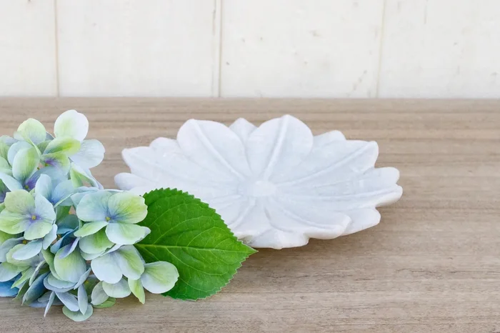 Artisan Carved Marble Flower Plate (Trade)
